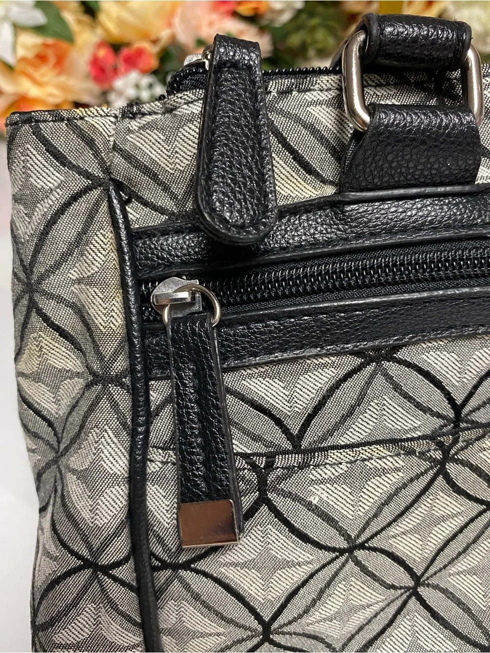 Geometric Multi Pocket Tote Shoulder Bag Gray Black Organizer